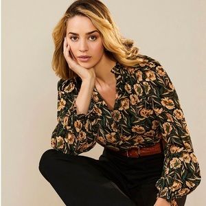 Gibson Latimer Long Peasant Sleeve Split V Ruffle Collar Floral Blouse